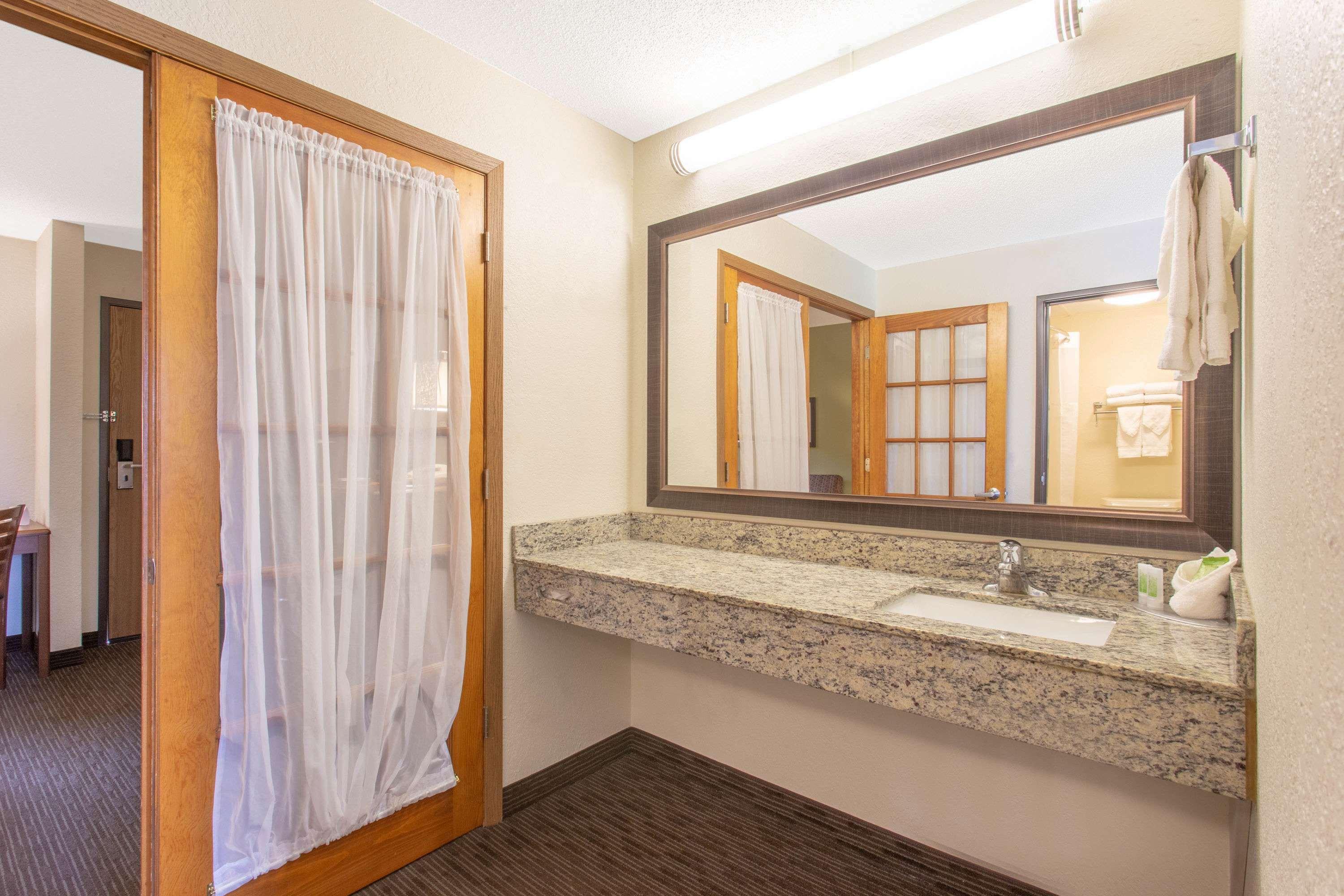 Americinn By Wyndham Calumet Extérieur photo