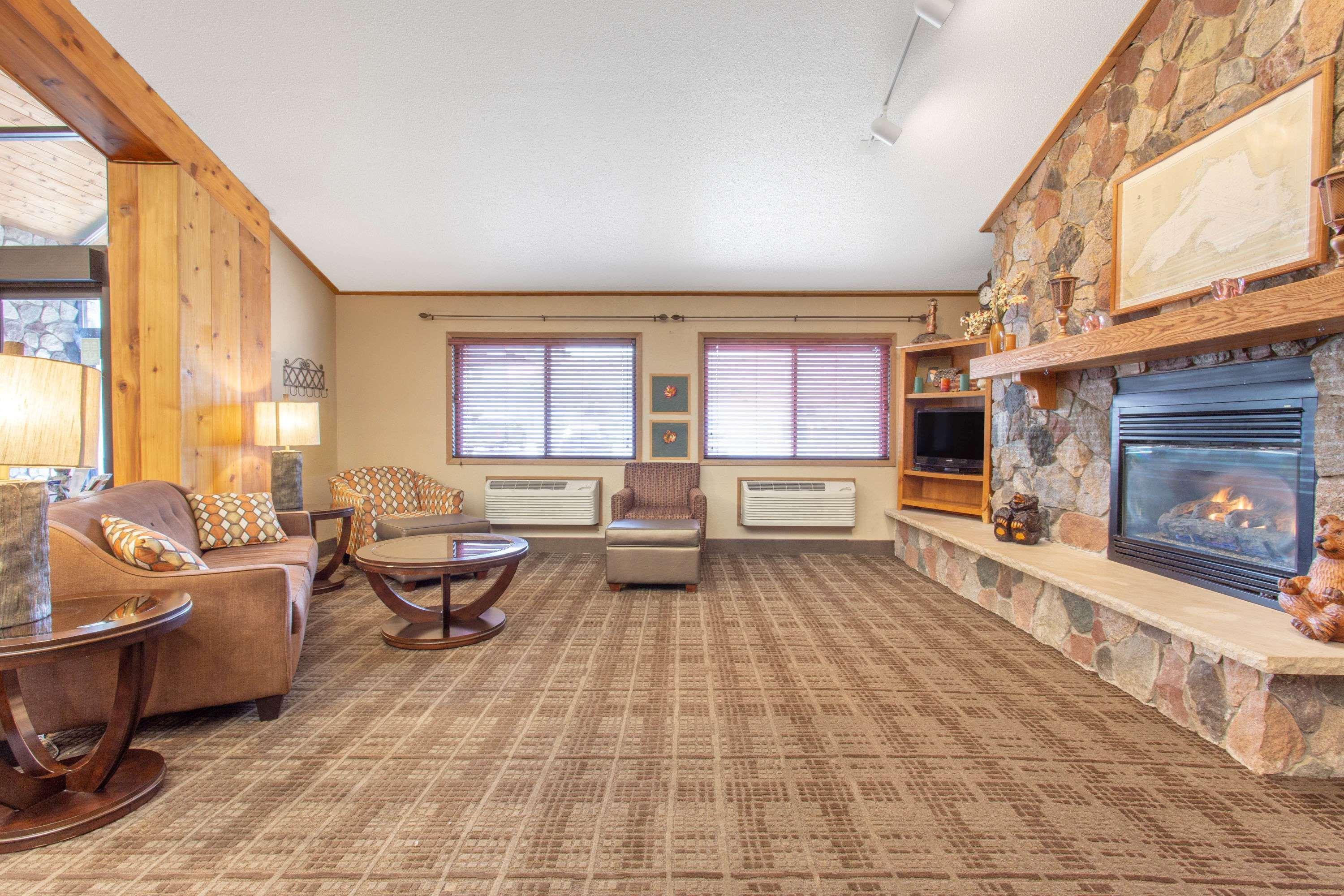 Americinn By Wyndham Calumet Extérieur photo