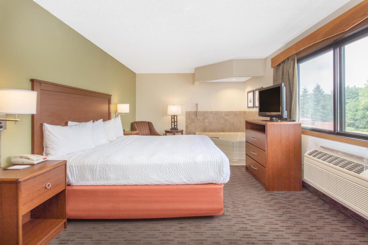 Americinn By Wyndham Calumet Extérieur photo